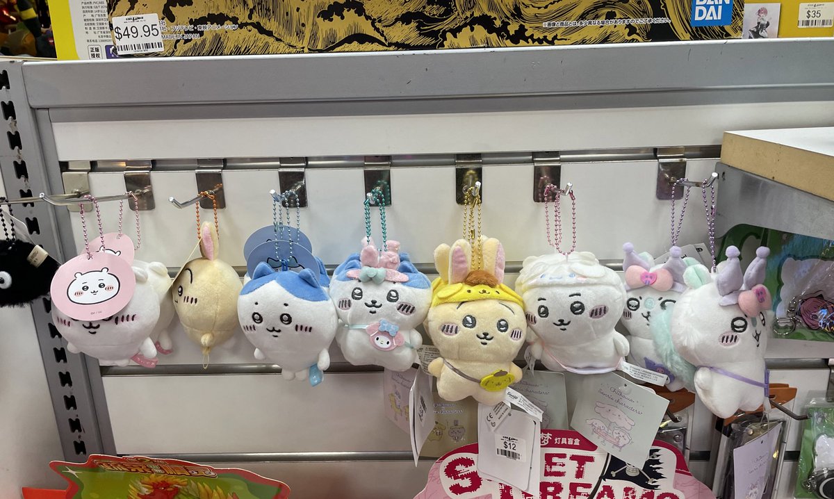 acunesca's tweet photo. 午前中は暇つぶしと英会話のために店員と1,2時間話して何も買わないクソ客ムーブかましてたアニメショップに最後の挨拶。

最後だから何か買うかあと物色してたら、日本ならすぐ売り切れてそうなちいかわグッズを発見したので購入

At KissAnime https://t.co/ibRuwuKvnz