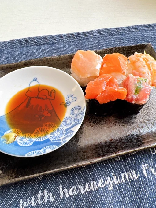 お昼ごはん:ミニ寿司 