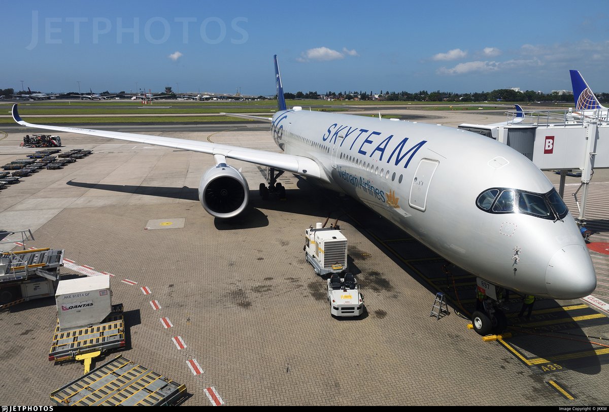 A Vietnam Airlines A350 in Sky Team livery in Sydney. jetphotos.com/photo/11300416 © JKKW