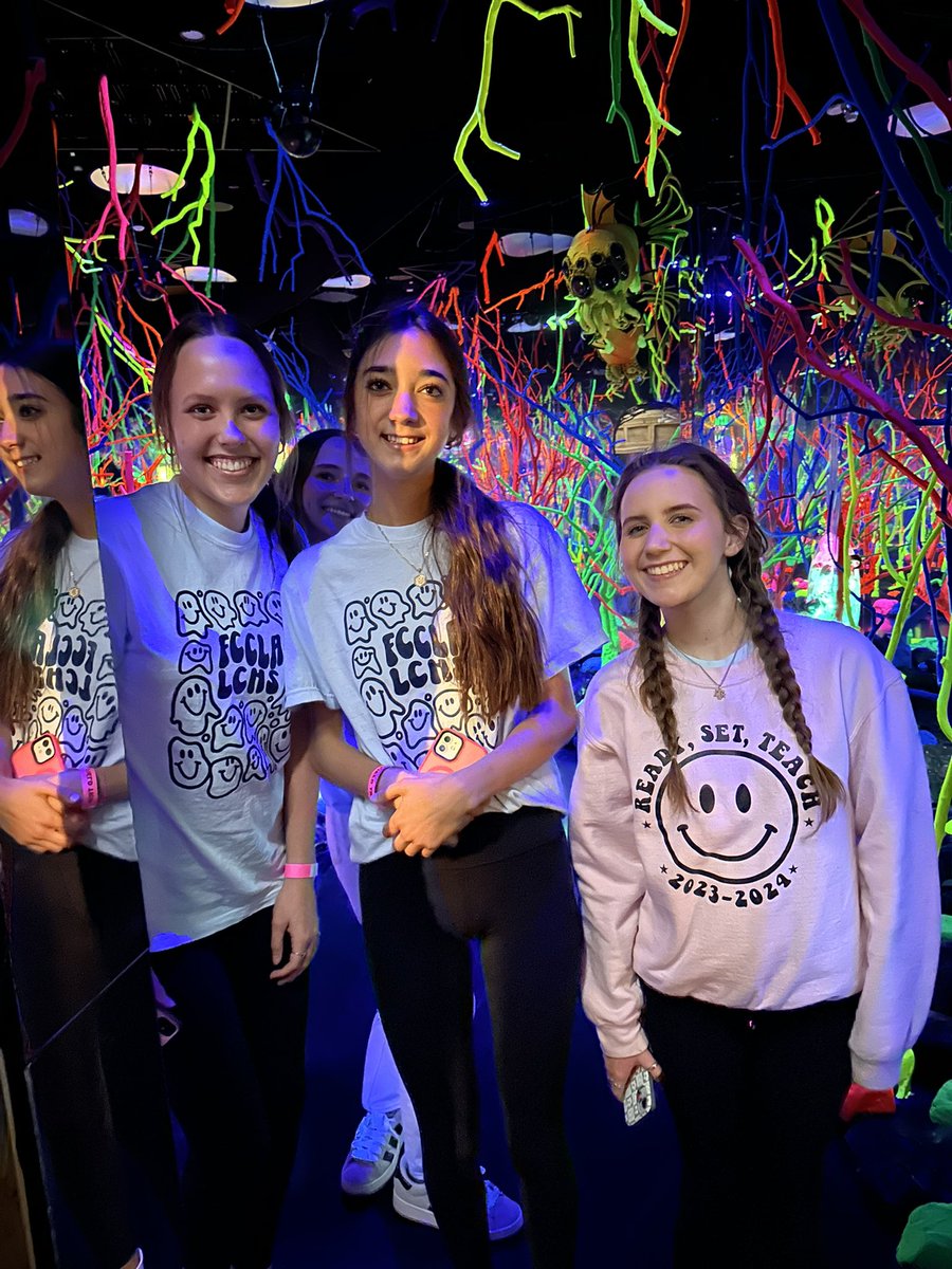 LakeCreekFCCLA's tweet photo. Oh how we LOVE our seniors!! Way to leave your mark set an example for FCCLA members to come. The future is bright with you leading the way! https://t.co/V0N6Bv2CMo