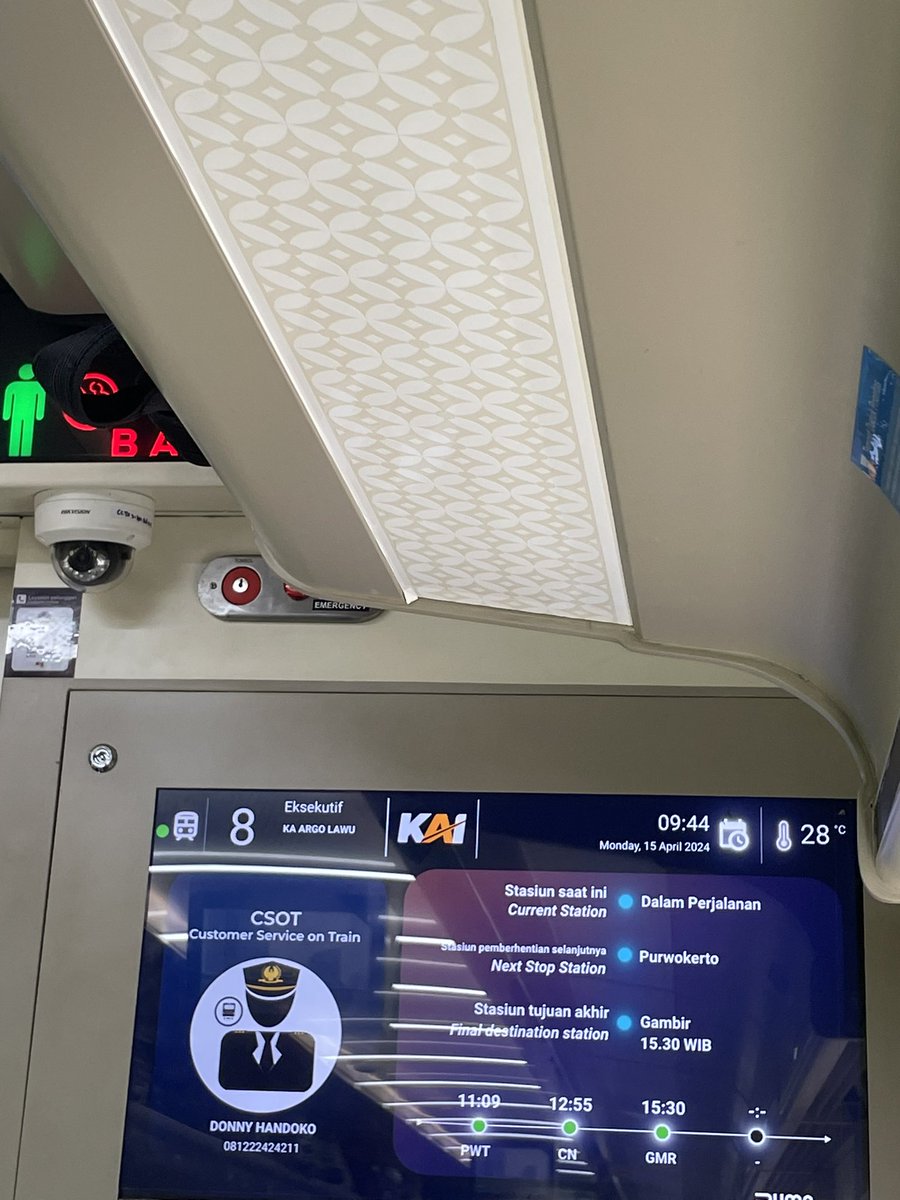 ddarmovc's tweet photo. Ac kereta baru new generation ini perasaan gak ada yang bener gk dwipangga gk lawu sama aja panasnya, mahalnya doang ini @KAI121 knp ga pnh sekali2 masuk gerbong udah dingin??? https://t.co/umijBRRUfR