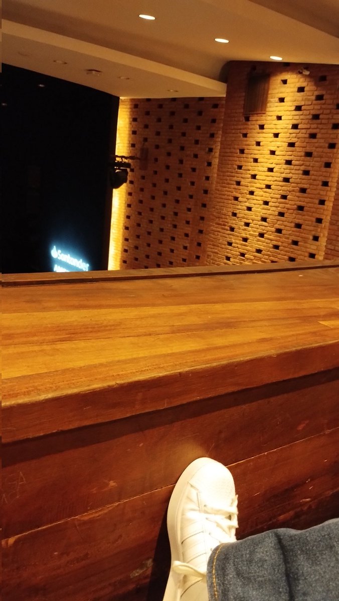 aleferreiro_psi's tweet photo. MEJOR DECIRLO: Amigos, no saquen 1ra fila en el pulman de la Sala P. Neruda porque no se ve NADA. Hay que estar toda la función inclinado hacia adelante. Que no te pase. No se disfruta. #mejornodecirlo #paseolaplaza #cuidatequerete #ojitoojete #mercedesmoran #imanolarias https://t.co/IHYSTzeV7U