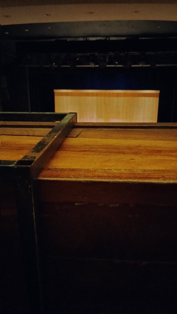 aleferreiro_psi's tweet photo. MEJOR DECIRLO: Amigos, no saquen 1ra fila en el pulman de la Sala P. Neruda porque no se ve NADA. Hay que estar toda la función inclinado hacia adelante. Que no te pase. No se disfruta. #mejornodecirlo #paseolaplaza #cuidatequerete #ojitoojete #mercedesmoran #imanolarias https://t.co/IHYSTzeV7U