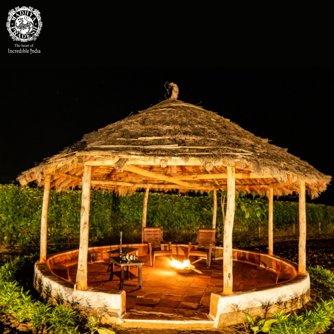 Experience the essence of nature at Satpura Panchtatva Villa, where tranquillity meets adventure!
Nestled along the serene Denwa River and embraced by the majestic #Satpura mountain ranges, this boutique villa offers an unparalleled retreat.
#mptourism #Homestay #IncredibleIndia