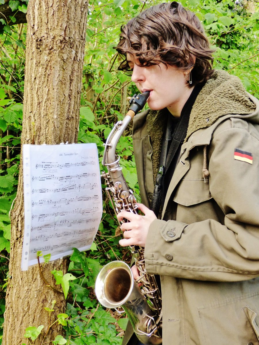 ❤️🙂🌳🎵🎷🌺🦋🐦🙏
ISABELL - The Saxophonist in #StaveHillEcologicalPark on 8 April 2024 (MONDAY)  

#Nature #NatureLover #NatureLovers #Artist #Music #Musician #Saxophone @TCVStaveHill #Rotherhithe #CanadaWater #SurreyQuays @CWmasterplan 
 @CanadaWaterLdn @CWDockside