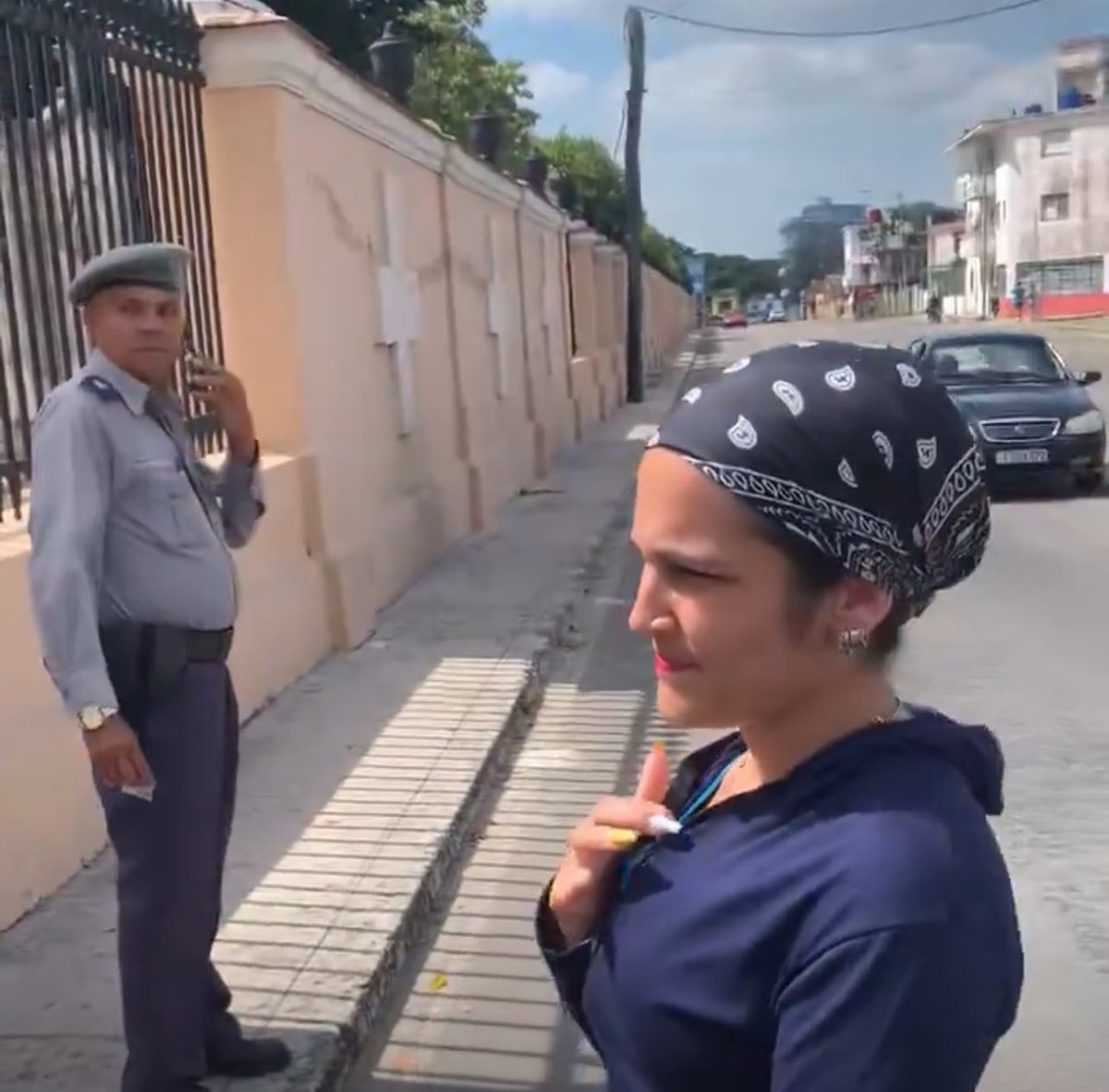 padroncueto's tweet photo. #Represoras de la Seguridad del Estado que detuvieron hoy al reportero de CubaNet Noticias y manifestante dle #11J, Armanditoo Sardiñas, mientras cubría la marcha del día del perro.

Los represores no deben quedar anónimos https://t.co/lvNCfXffC7