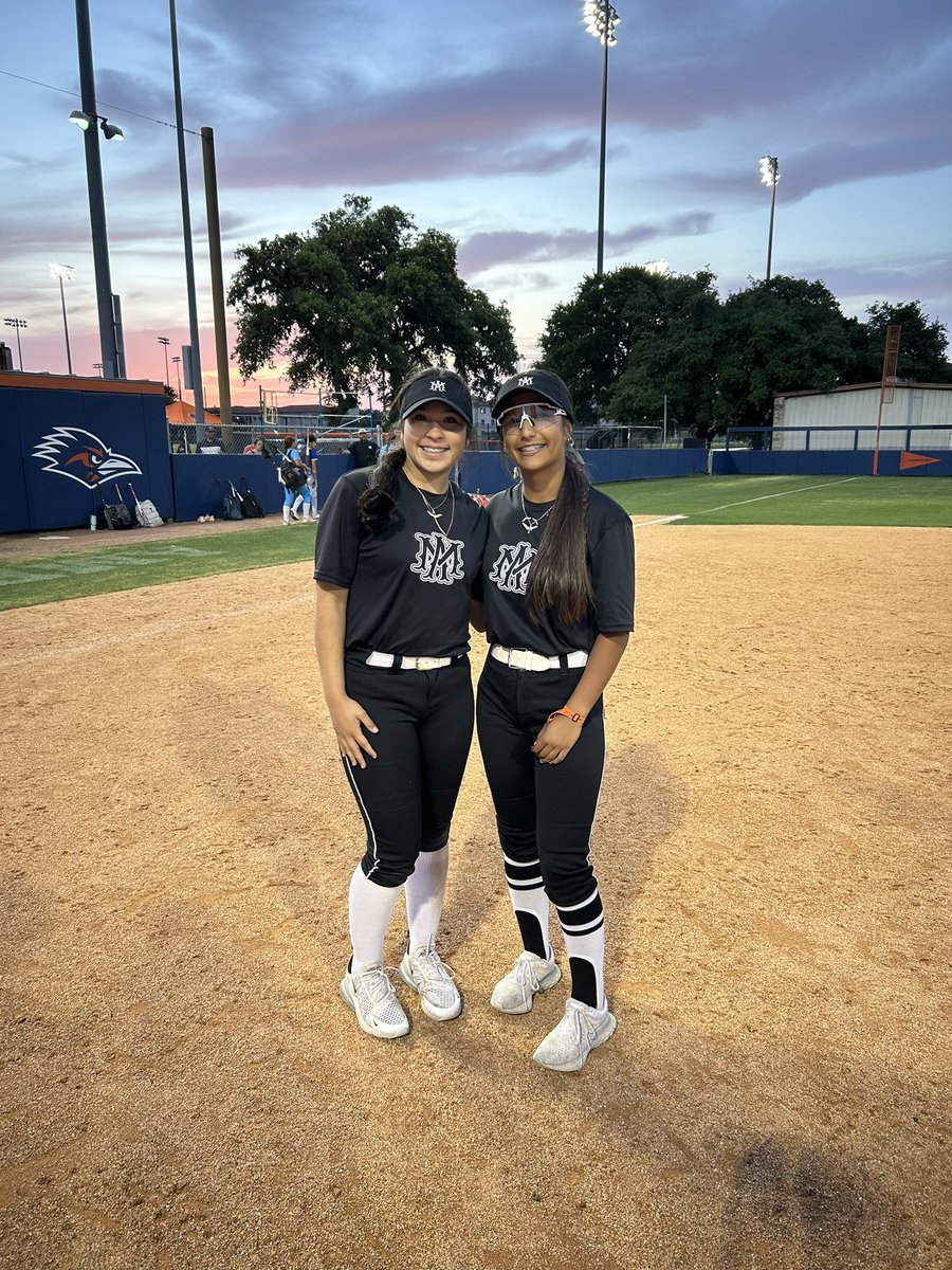 lexjasvaz27's tweet image. Had a great time today at @UTSASoftball camp. The multiple scrimmages allowed me to show my ability as a utility player. I enjoyed meeting the coaches @Vanntastic8, @torismith_6 and @Coach_JimBray and the players @htx_08 @MercadoAcademy #dontsuck #birdsup