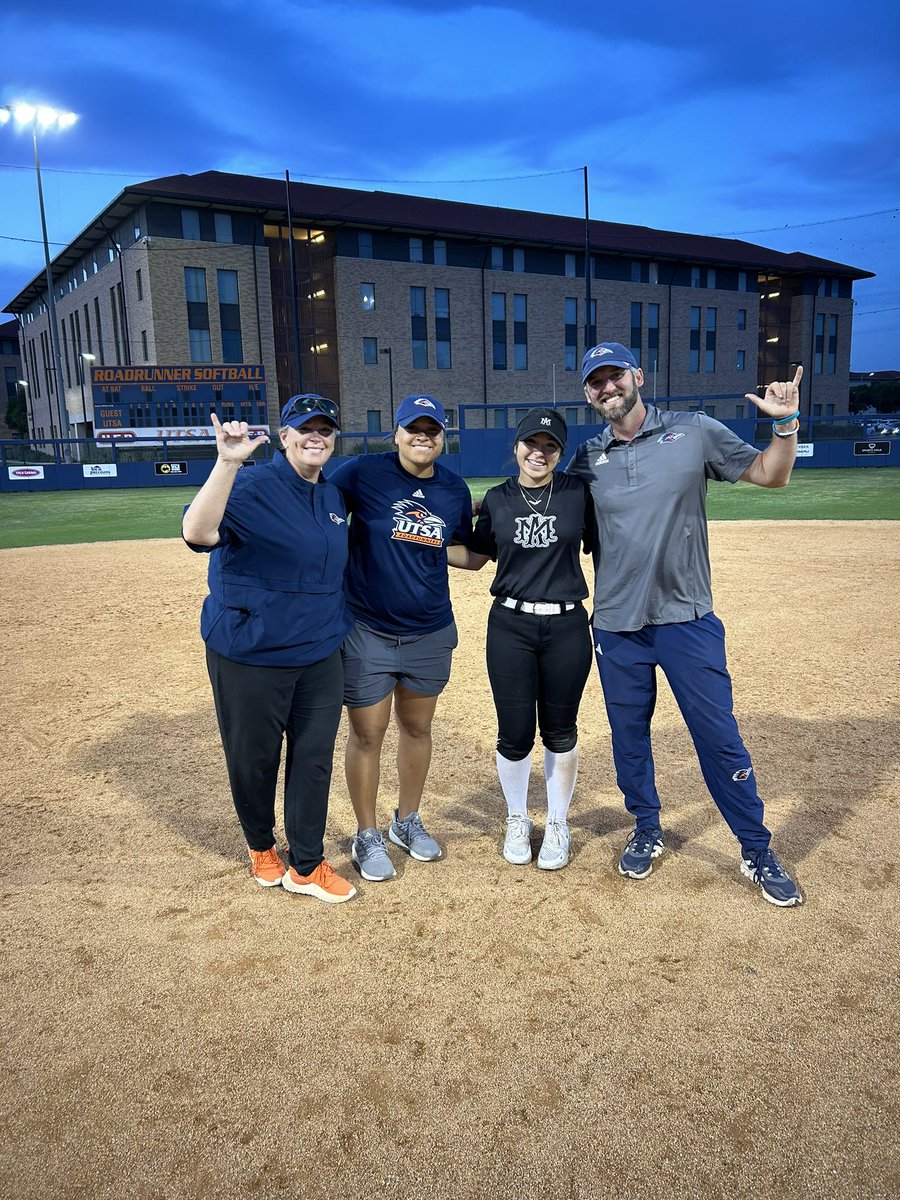 lexjasvaz27's tweet image. Had a great time today at @UTSASoftball camp. The multiple scrimmages allowed me to show my ability as a utility player. I enjoyed meeting the coaches @Vanntastic8, @torismith_6 and @Coach_JimBray and the players @htx_08 @MercadoAcademy #dontsuck #birdsup