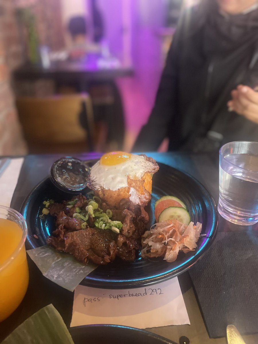 alolansoleil's tweet photo. tried Filipino food for the first time with @arminsannie … it was just as good as I imagined https://t.co/fZ79cW48xN