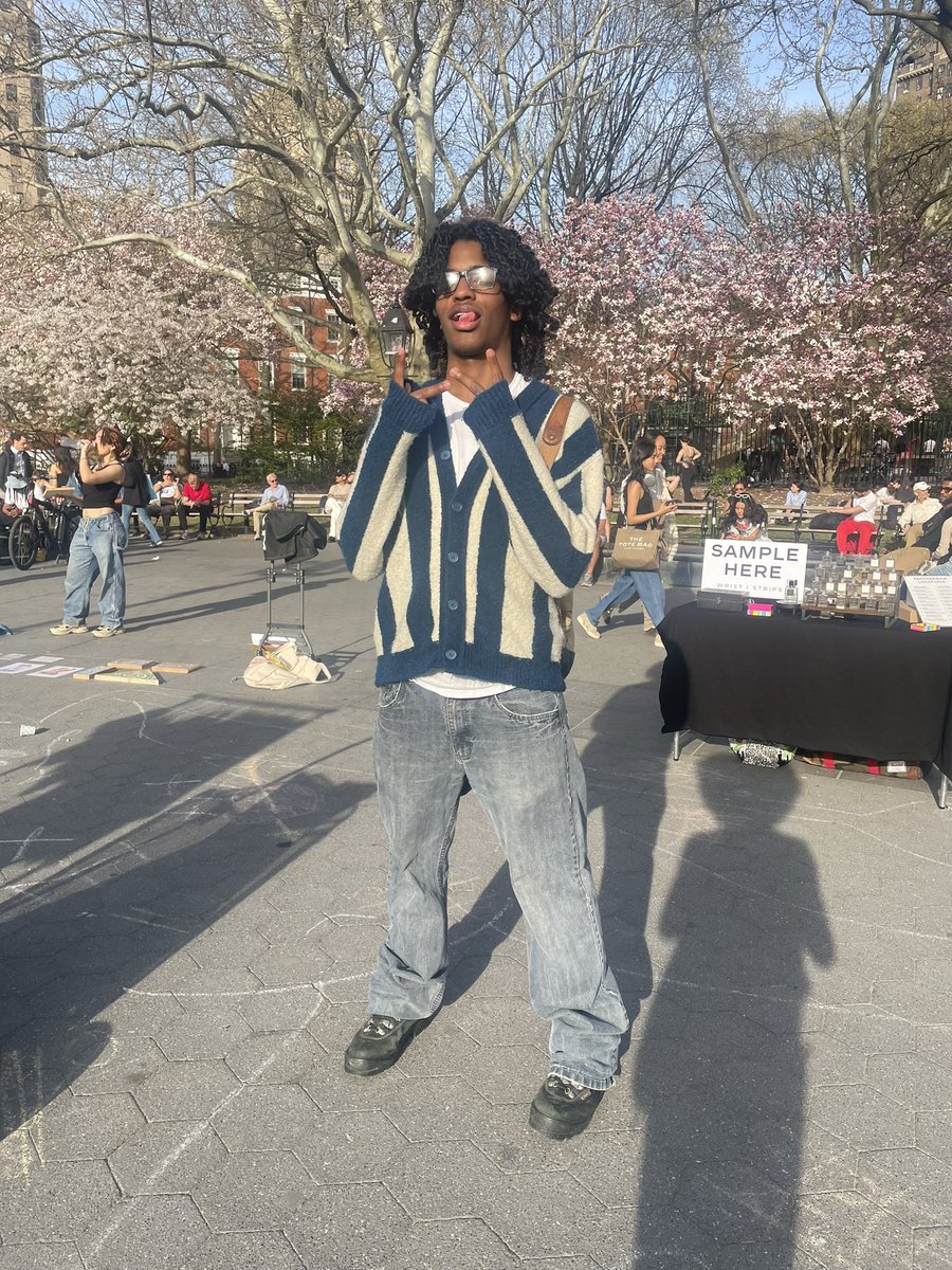 97rez's tweet image. Stop playing fort to get fly Nd sell clothes