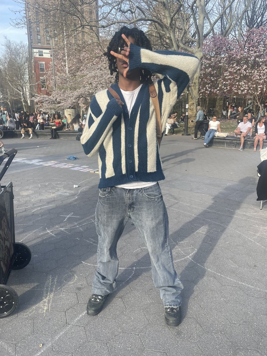 97rez's tweet image. Stop playing fort to get fly Nd sell clothes