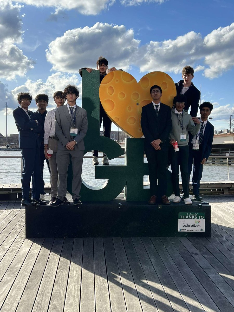 AndyZhu2738's tweet photo. Rather than taking public transportation, we walked around Green Bay saving energy as well as reducing our ecological footprint! #apesenergy @franklinlorax https://t.co/ry8a6UgPcp