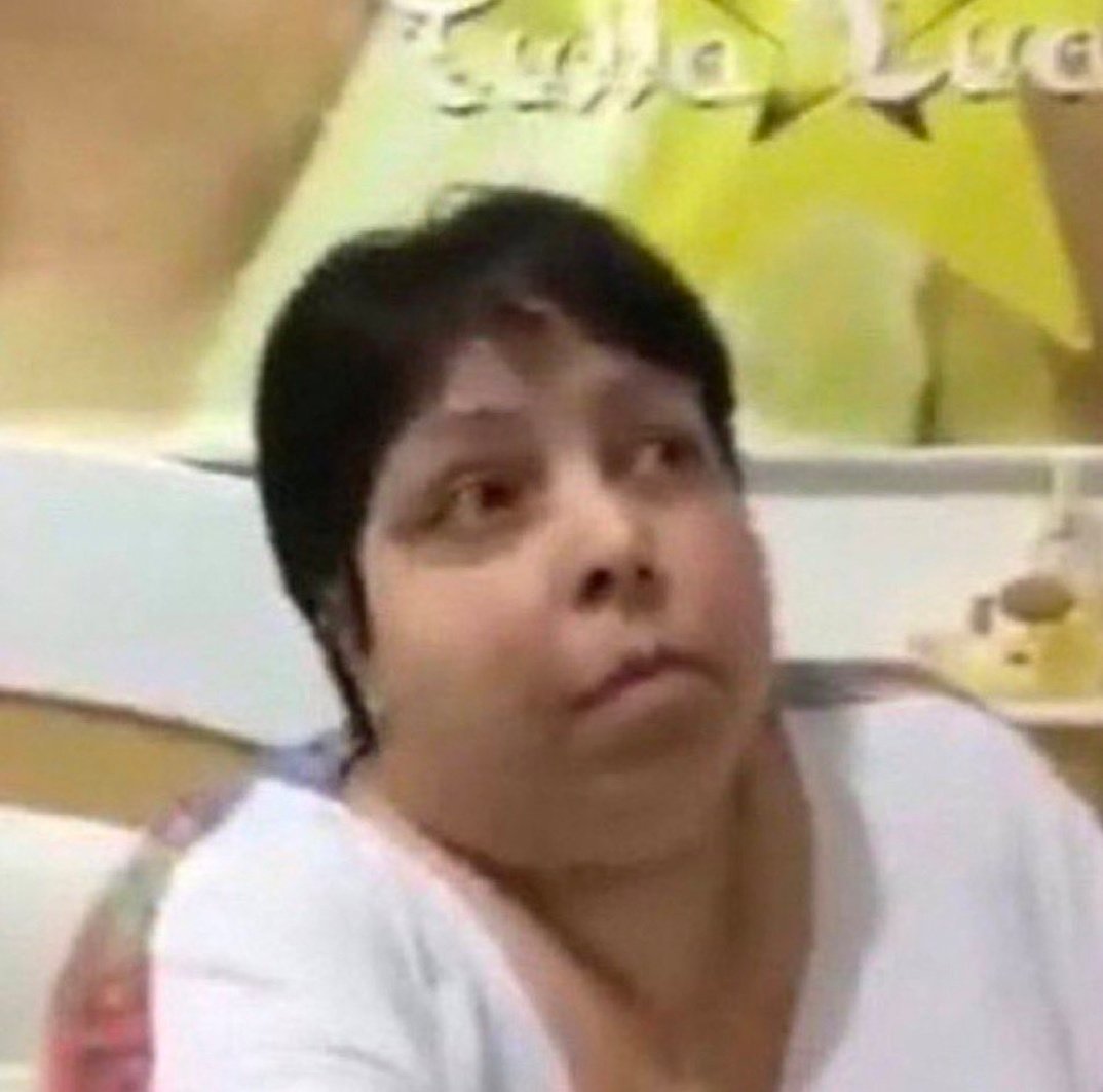 ka1serc0h3n's tweet photo. não entendi como que tem gente fazendo piada com a situação da alane???? ela claramente teve um surto e COM CERTEZA tem uma pessima relação com a mãe dela
#bbb24 https://t.co/v3WfKqgfrD