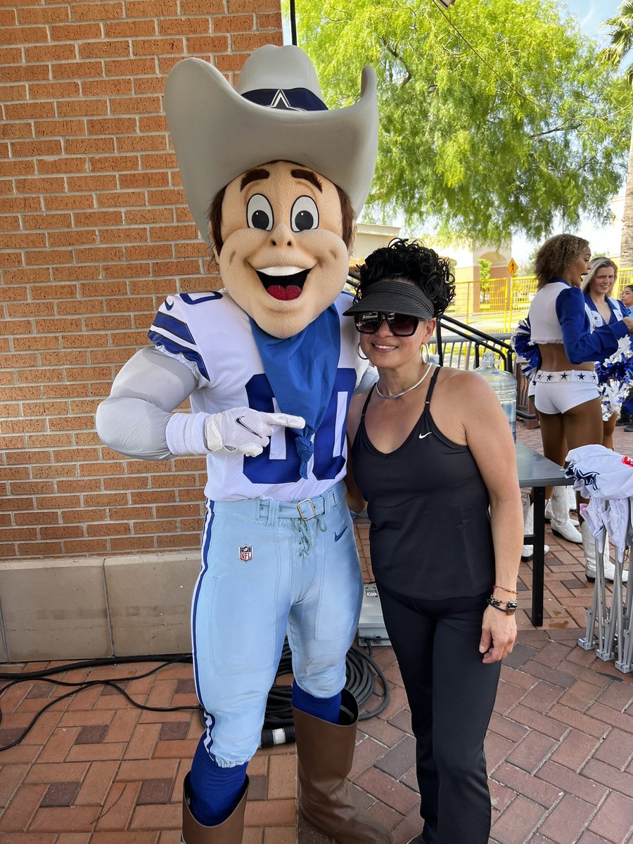 Great day at the <a href="/DallasCowboysC/">DallasCowboysCheer</a> camp 2024 at the @mcallenconventionCenter.