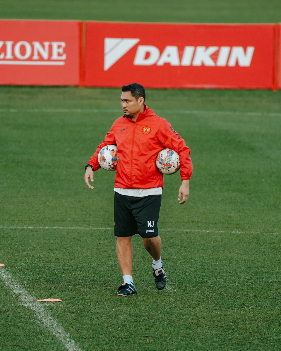 selangorfc's tweet photo. Selamat hari lahir diucapkan kepada Ketua Jurulatih SFC, Nidzam Jamil. Semoga sentiasa berada dalam rahmat Allah SWT, dipermudahkan segala urusan, dimakbulkan segala doa serta dilimpahkan kebahagiaan. 🤲🏽

🥳@nidzamjamil

#SFC #MKLK
#LambangKebanggaan https://t.co/0yUxSNoww8