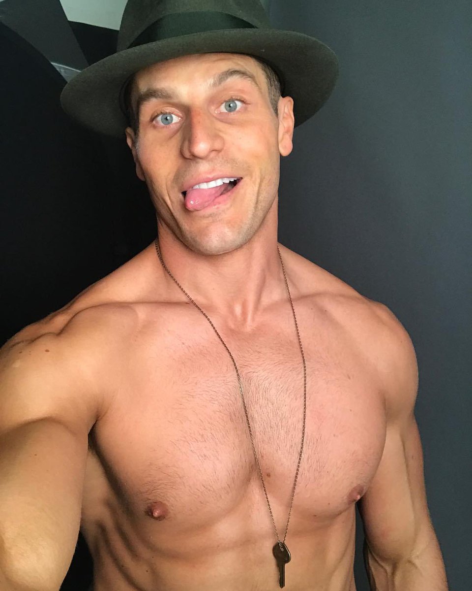 autumngreybloom's tweet photo. lou ferrigno jr got the gays and the girlies in a chokehold and I get it completely https://t.co/zORgQW3qQT