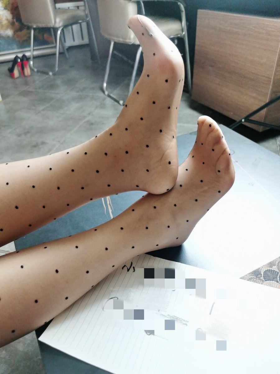 KenethSher97678's tweet photo. 哪双好看，宝宝们 https://t.co/nT4OrnltBj