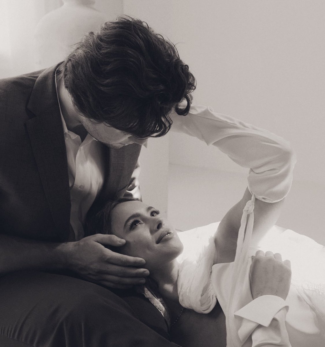 "Me preguntaron si consumo drogas…y entonces les hablé del sabor de tus besos y del olor de tu cuerpo, de tu sonrisa fresca y de tus ojos bellos".ca💜