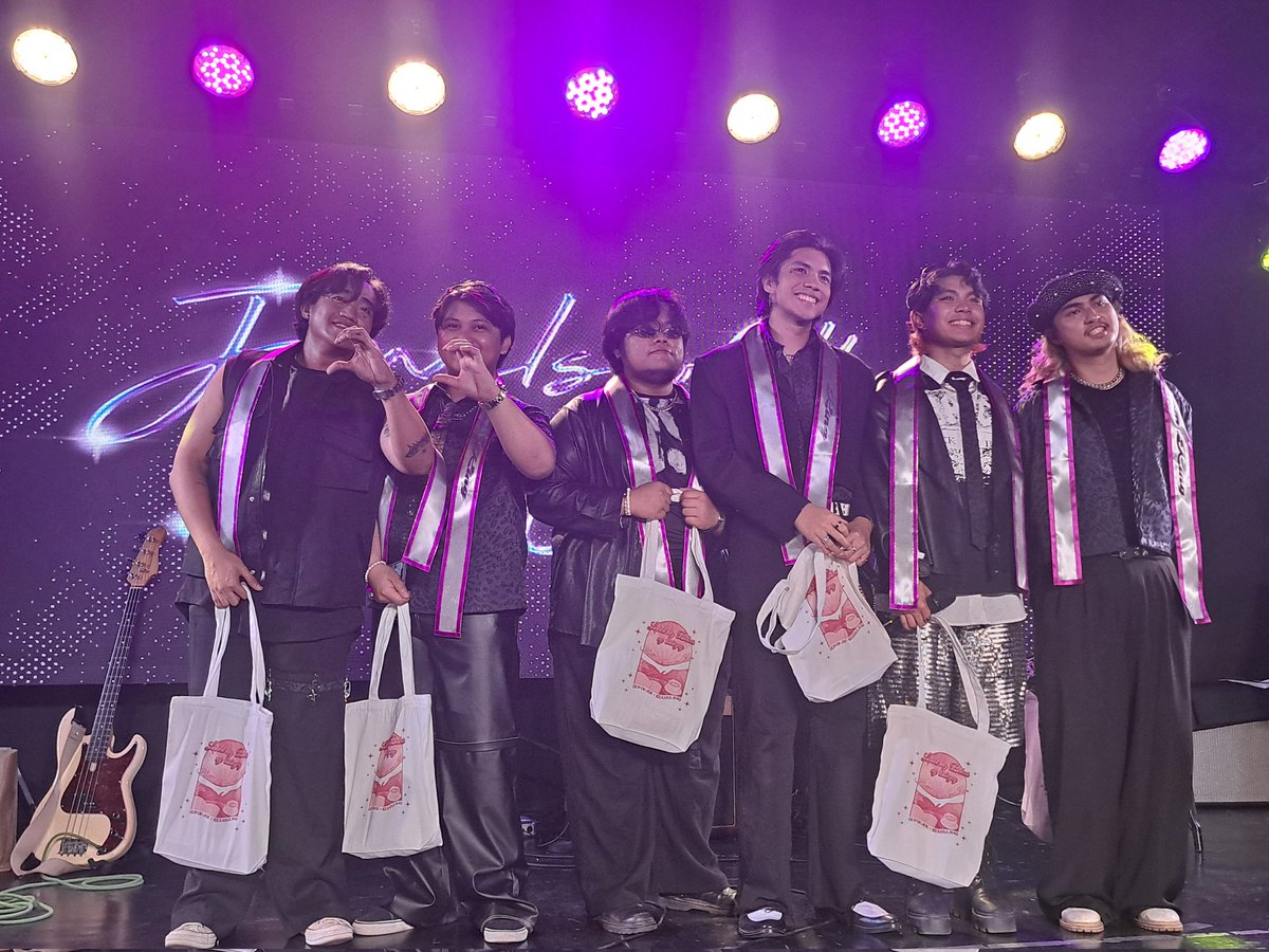 mintaewonshi's tweet photo. We love you, joes !
@cupofjoemusic https://t.co/4Uq11eV2g7