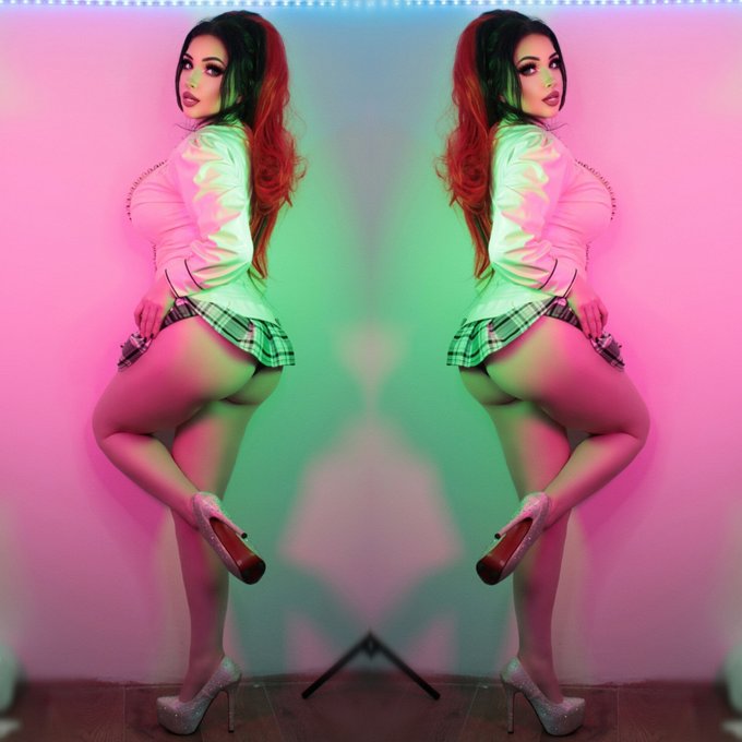 Could you handle two of me? 🧐 (Well, put up with 😅) Decided I didn't like the last photo so here's one<a href="/tag/pvc"class="tags"><span>#pvc</span></a>