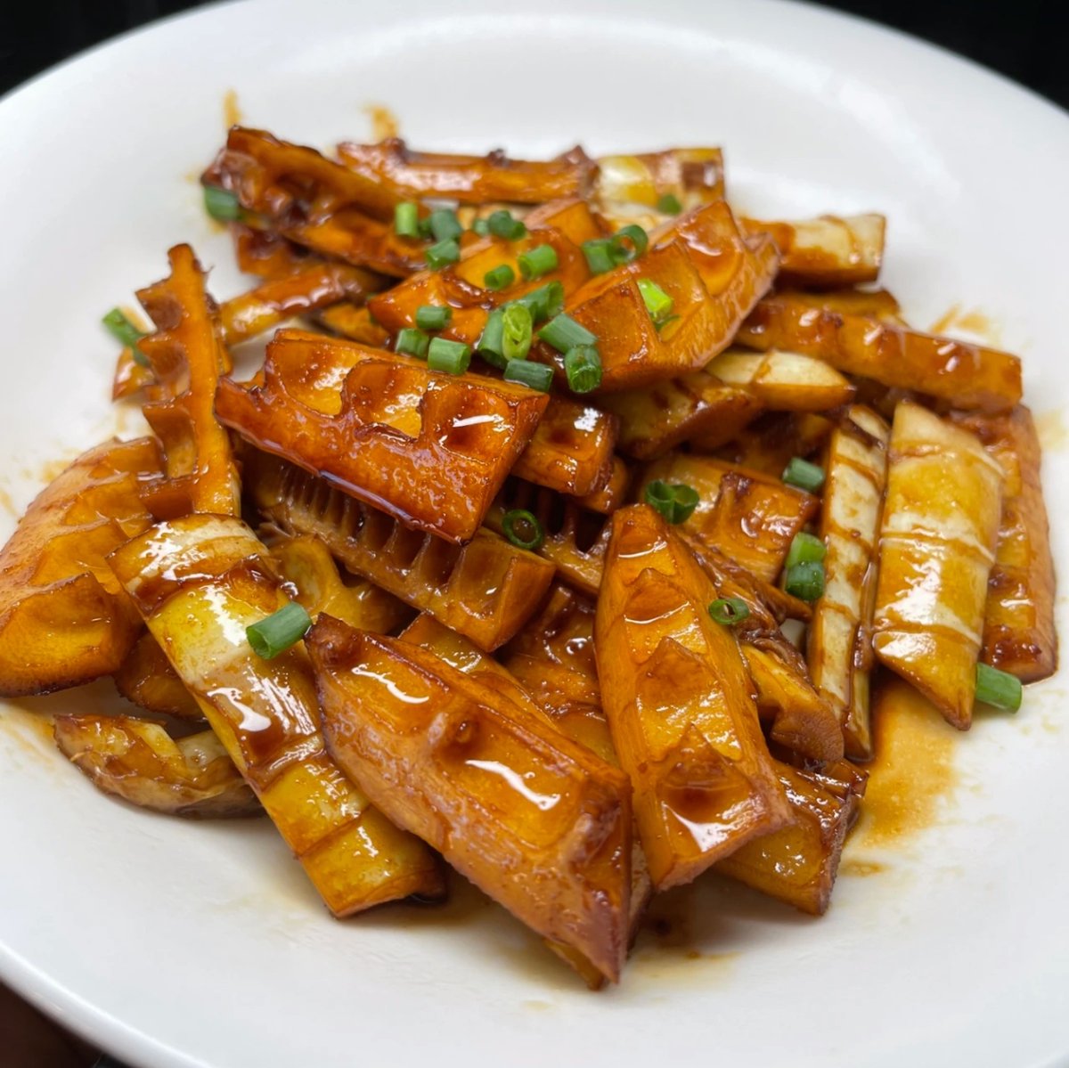 InZhejiang's tweet photo. 🌸🥢Spring's Here: Bamboo Shoots! 🌱😋Foodies, it's bamboo shoot season! Enjoy "Yan Du Xian," a classic mix of juicy shoots and savory pork. 🍖Celebrate spring with this timeless dish!Gather your loved ones for a taste of tradition. 🍴💚#BambooShoots #SpringCuisine @hangzhoufeel https://t.co/0T6PJamuiC