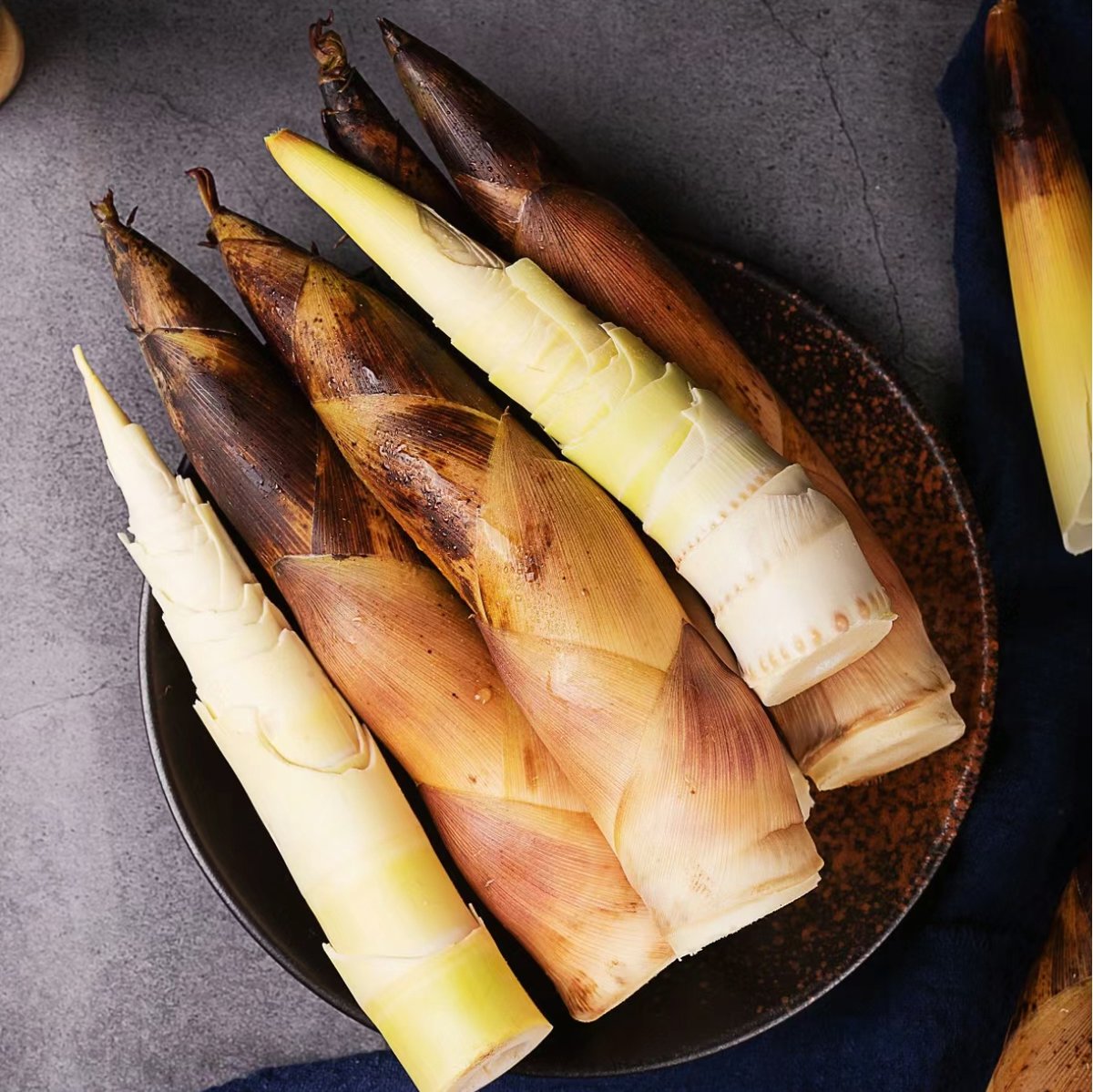 InZhejiang's tweet photo. 🌸🥢Spring's Here: Bamboo Shoots! 🌱😋Foodies, it's bamboo shoot season! Enjoy "Yan Du Xian," a classic mix of juicy shoots and savory pork. 🍖Celebrate spring with this timeless dish!Gather your loved ones for a taste of tradition. 🍴💚#BambooShoots #SpringCuisine @hangzhoufeel https://t.co/0T6PJamuiC