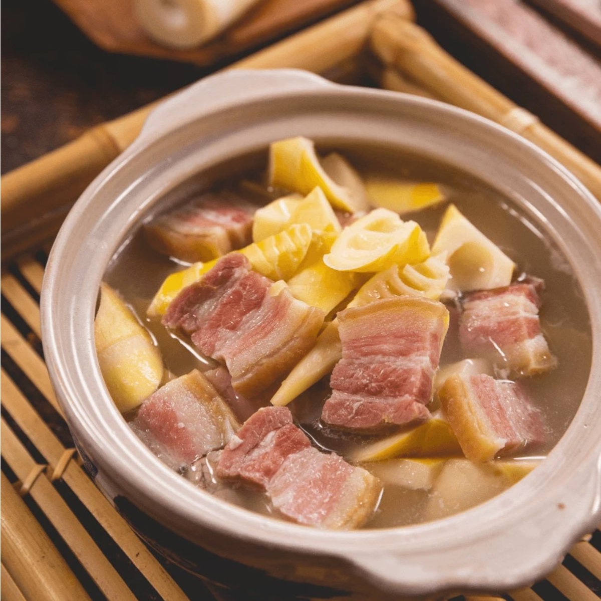 InZhejiang's tweet photo. 🌸🥢Spring's Here: Bamboo Shoots! 🌱😋Foodies, it's bamboo shoot season! Enjoy "Yan Du Xian," a classic mix of juicy shoots and savory pork. 🍖Celebrate spring with this timeless dish!Gather your loved ones for a taste of tradition. 🍴💚#BambooShoots #SpringCuisine @hangzhoufeel https://t.co/0T6PJamuiC