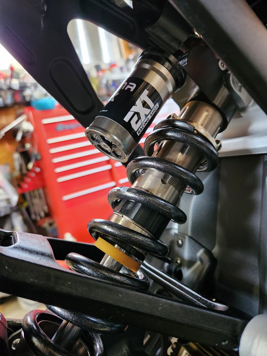 nagmotors's tweet image. SURRON ライトビーXの納車整備中～！EXT RACING SHOX投入、ローダウン仕様のスペシャルオーダー品✨✨✨✨
#surron 
#lightbee
#電動バイク
#extracingshox