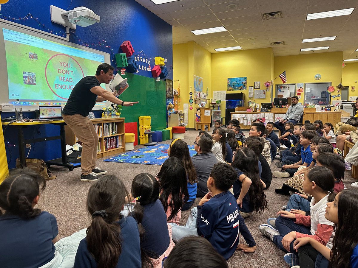 DWSLibrary's tweet photo. Awesome author visit! Thank you @phillipdcortez for visiting our Colts and sharing your gift of storytelling! 📖🌕💕
@Sparks_Interest #SISD_Reads #NationalLibraryWeek
#ColtNation @DW_K8S https://t.co/U0wDHsh4sW