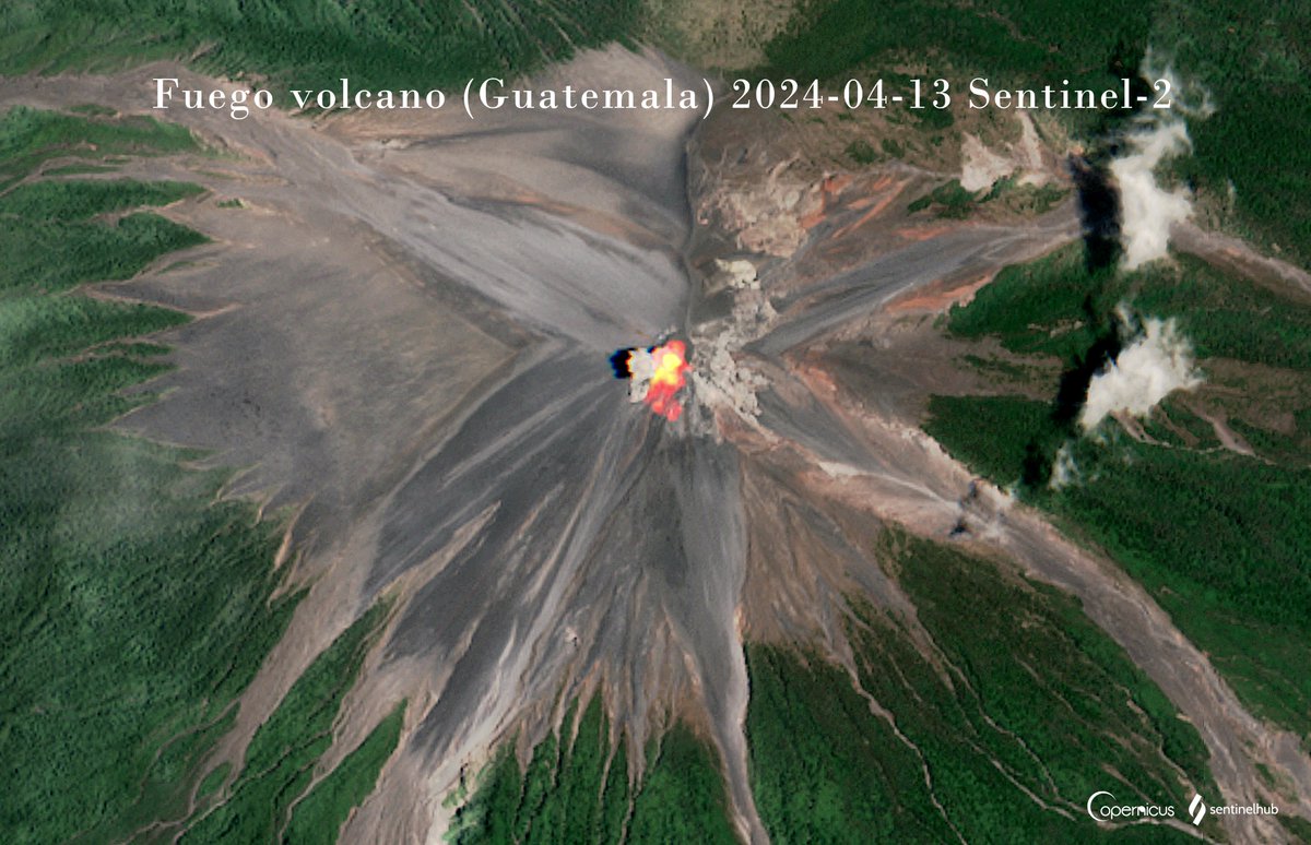 MKelko's tweet photo. Bright lava bombs showered the upper edifice at #Fuego volcano! 🇬🇹

🌋@volcanodiscover activity update:
👉https://t.co/jTVLvTLNwA

@esa @ESA_EO @CopernicusEU @sentinel_hub @sinergise @planet @Pierre_Markuse @SmithsonianGVP @gchigna @William_Chigna https://t.co/1Vh60ggY7v