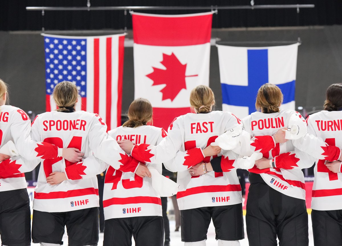 HockeyCanada's tweet photo. Golden moments! 🥇

Des moments en or! 🥇

#WomensWorlds | #MondialFéminin https://t.co/1wpQb1dBwE