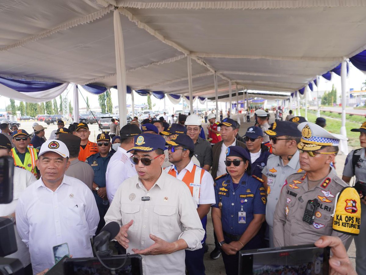 zoelfick's tweet photo. Dlm kondisi sekarang, mmg perlu terobosan² cepat spt ini, agar pemudik yg melewati Bakauheni-Merak tak perlu terlalu dipusingkan masalah kapal. 

Ini aksi cepat tanggap Perhubungan Laut yang layak diacungi jempol. Jadi masyarakat bisa gunakan Pelabuhan Panjang dgn maksimal. https://t.co/5QBxvaQ9qP