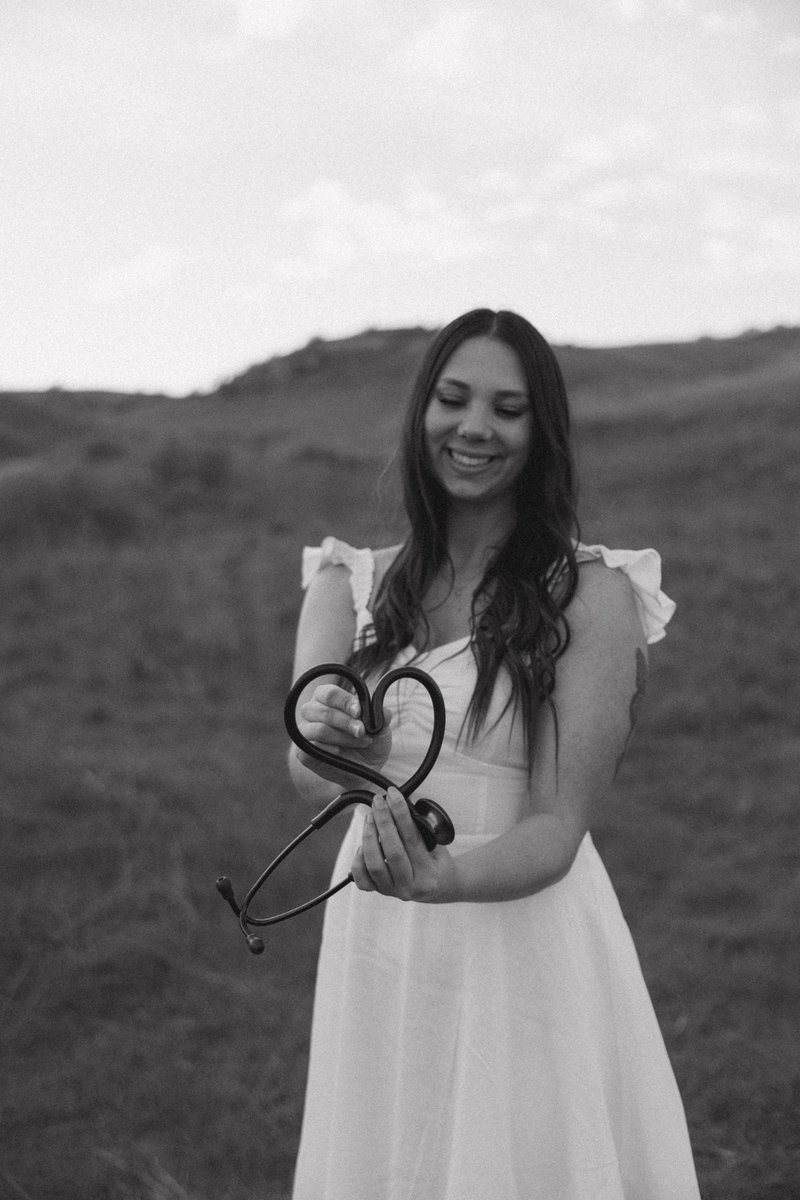 shayrayy's tweet photo. Sneak peak of grad photos! T-2 weeks until I graduate college and nursing school 🥹🫶🏼 https://t.co/Qffn6PpRhT