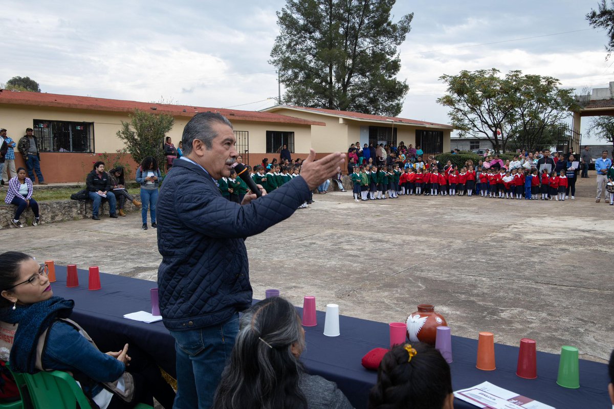 raulmoronO's tweet photo. Mi compromiso con el magisterio de Michoacán y México es firme. 

La propuesta de nuestra transformación incluye un incremento significativo, en el presupuesto destinado a ciencia y tecnología, y promoveré desde el Senado que la investigación interdisciplinaria se sitúe a México en la vanguardia del conocimiento global. #MoronSenador
