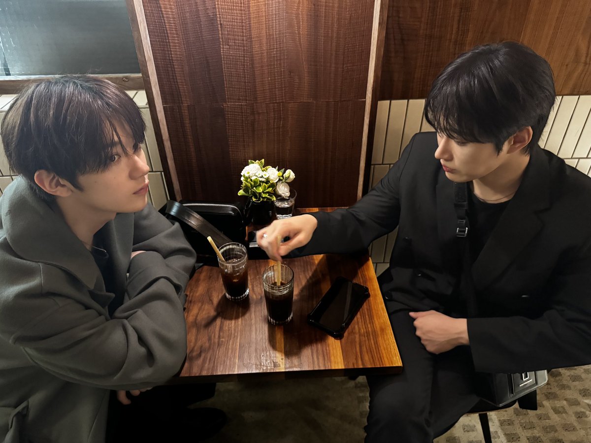 OmegaX_members's tweet photo. [#OX]

비가 지나가면 더워지겠지??

#OMEGA_X #오메가엑스 
#예찬 #YECHAN https://t.co/aCW9G2Fuai