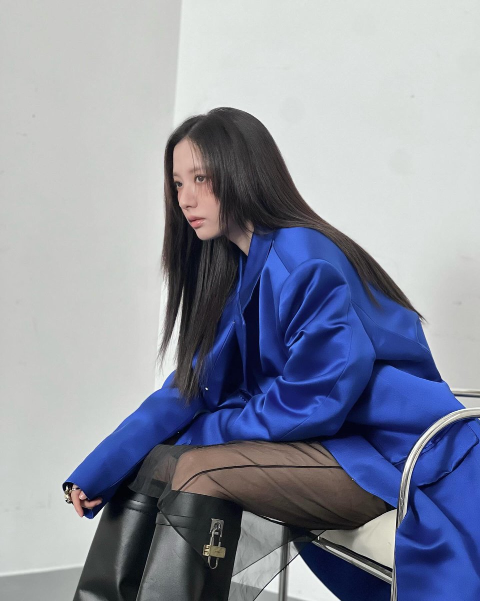 cosmosbona's tweet photo. KIM BONA I AM ON MY KNEES she singlehandedly out-handsomed 99% of the population https://t.co/dMtTkdPA2p