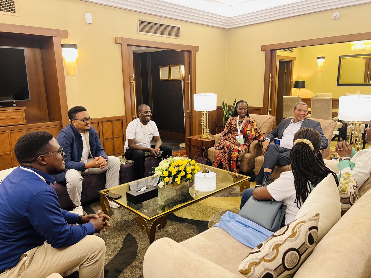 Our team was priviledged to have 2 hour impactful discussion yesterday night with the Chief Guest @jmkikwete (Former President of the Republic of Tanzania) ahead of Today's #GuildLeadersSummit2024. See you today @Makerere for the Summit.