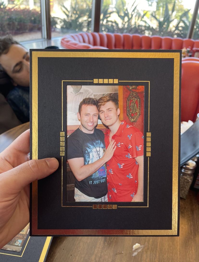 kxitea's tweet photo. HELP MY GAY UNCLES ESCAPED!! THIS IS WHAT THEY LOOK LIKE!! IF U FIND THEM LMK 😭😭 https://t.co/jG4owlVrcp