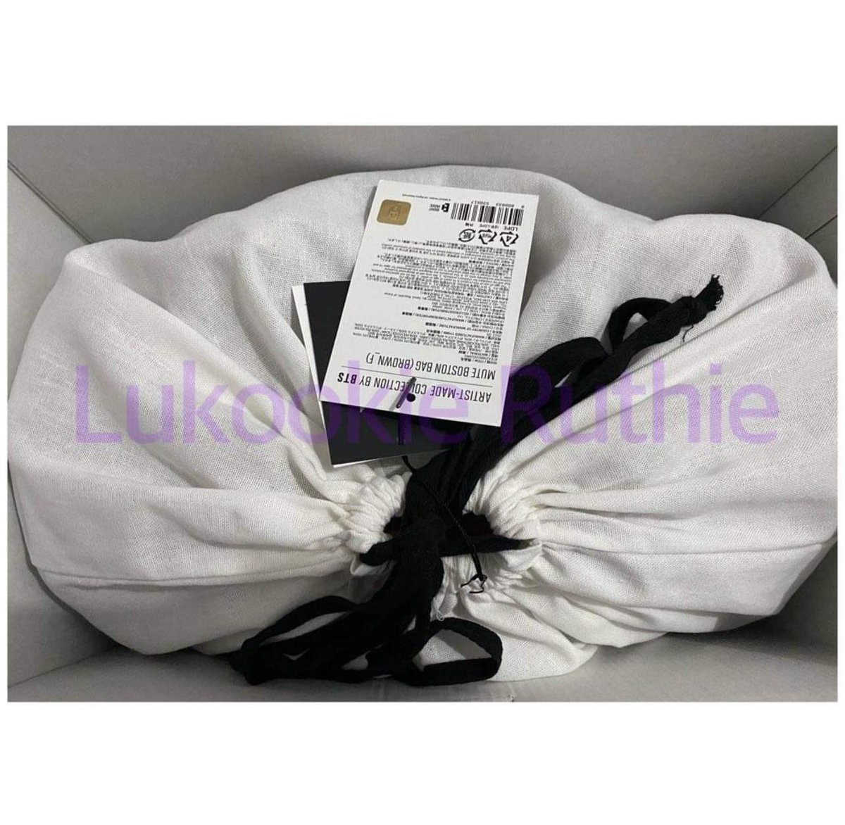 lyzzza_navarro's tweet image. Mute Boston Bag
BTS Artist Made Collection V

Complete Inclusion
Brandnew

P15k price nego

BTS PH WTS LFB PH

❗️ONHAND❗️

✅ SDD
✅ Shopee Checkout
✅ JNT, LBC

PM for INQUIRIES 🫰🏻 

#jm13sells
RM Jin Suga Jhope Jimin V Jungkook