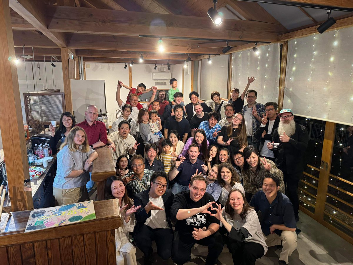 Yoshihiro_OM's tweet photo. 昨夜は、弊社もお世話になってるロシア人お2人の結婚祝いのパーティーでした。

多国籍な場で、皆楽しんでて本当に素晴らしいパーティーでした！

末永くお幸せに🌸 https://t.co/qlXDRZ8oMA