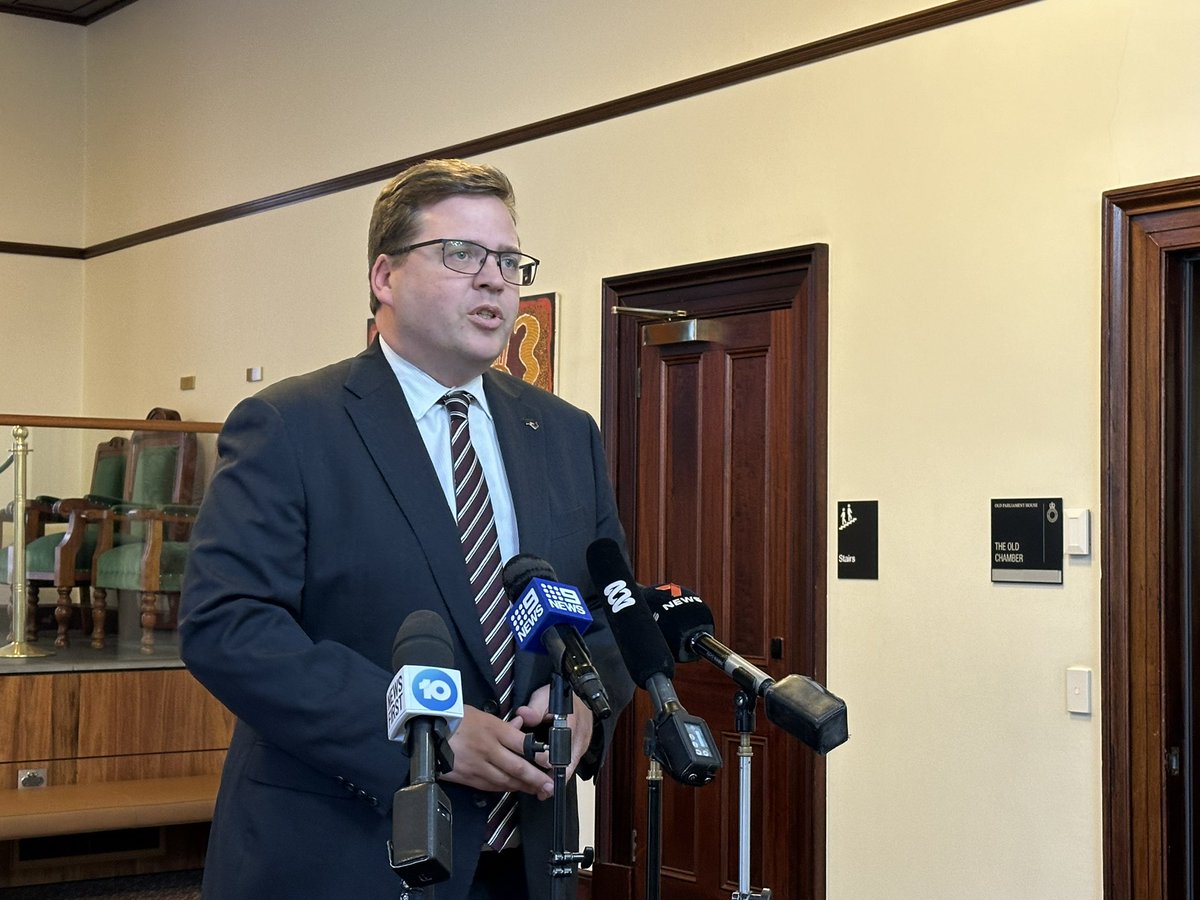 Opposition Spokesman @JohnGardnerMP responding to cabinet re-shuffle. “We’ve had demotions” for Susan Close and Nat Cook. “Labor has been in for 2 years and they’re all out of ideas.” Says Chris Picton should’ve gone. @9NewsAdel