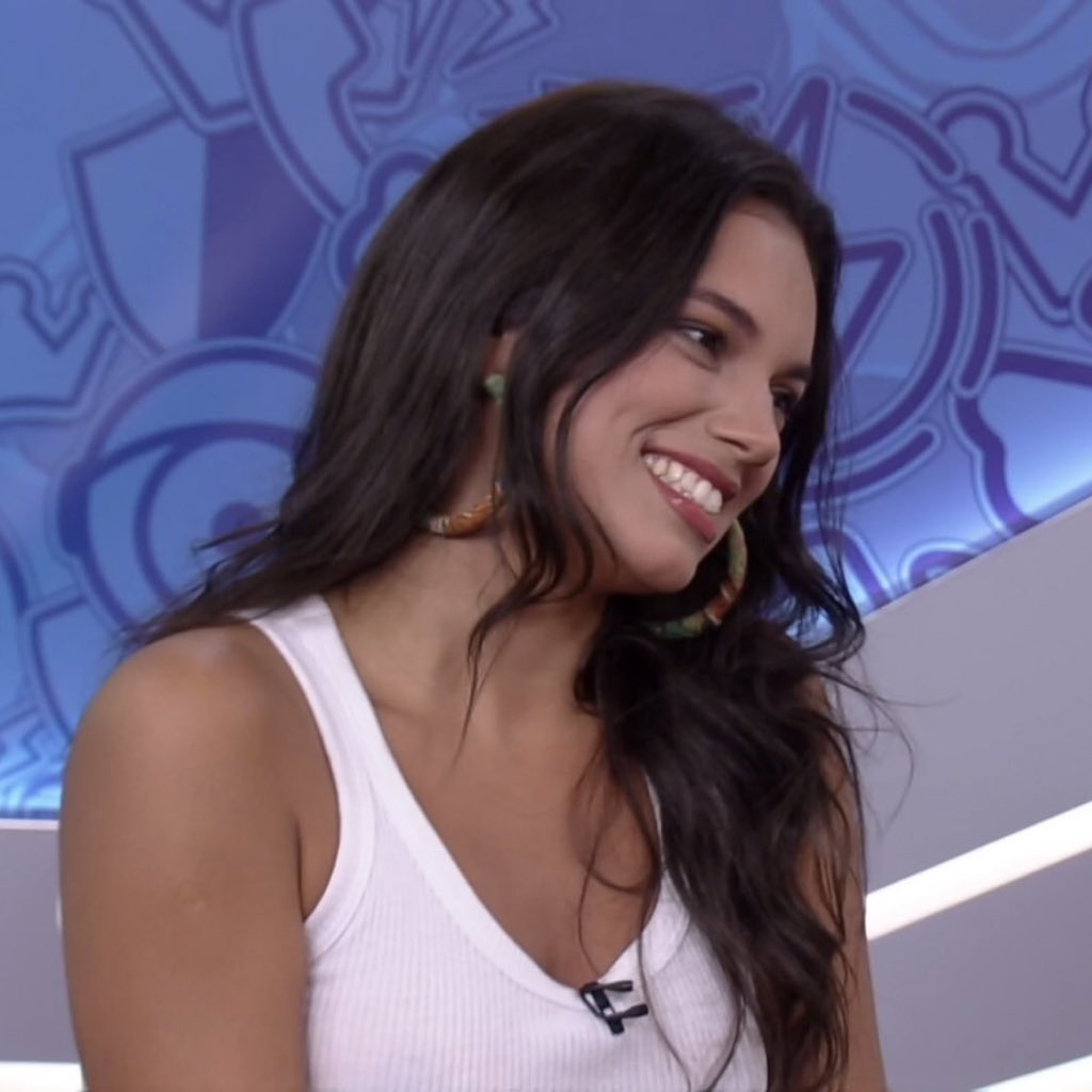firecosgrove's tweet photo. podem até odiar a alane mas nunca poderão chamá-la de feia #BatePapoBBB #BBB24 https://t.co/lBkjYP6HRP