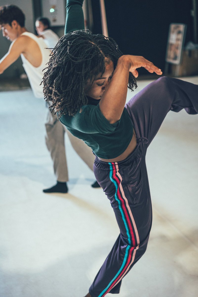 Dancers in London! In 2 weeks... Alleyne Dance will be leading morning professional class @ThePlaceLondon 29th April-3rd May Book online to avoid disappointment: theplace.org.uk/classes-course… Hope to see you there 😊 📷 @koone175 #openclass #AlleyneDance #contemporarydance