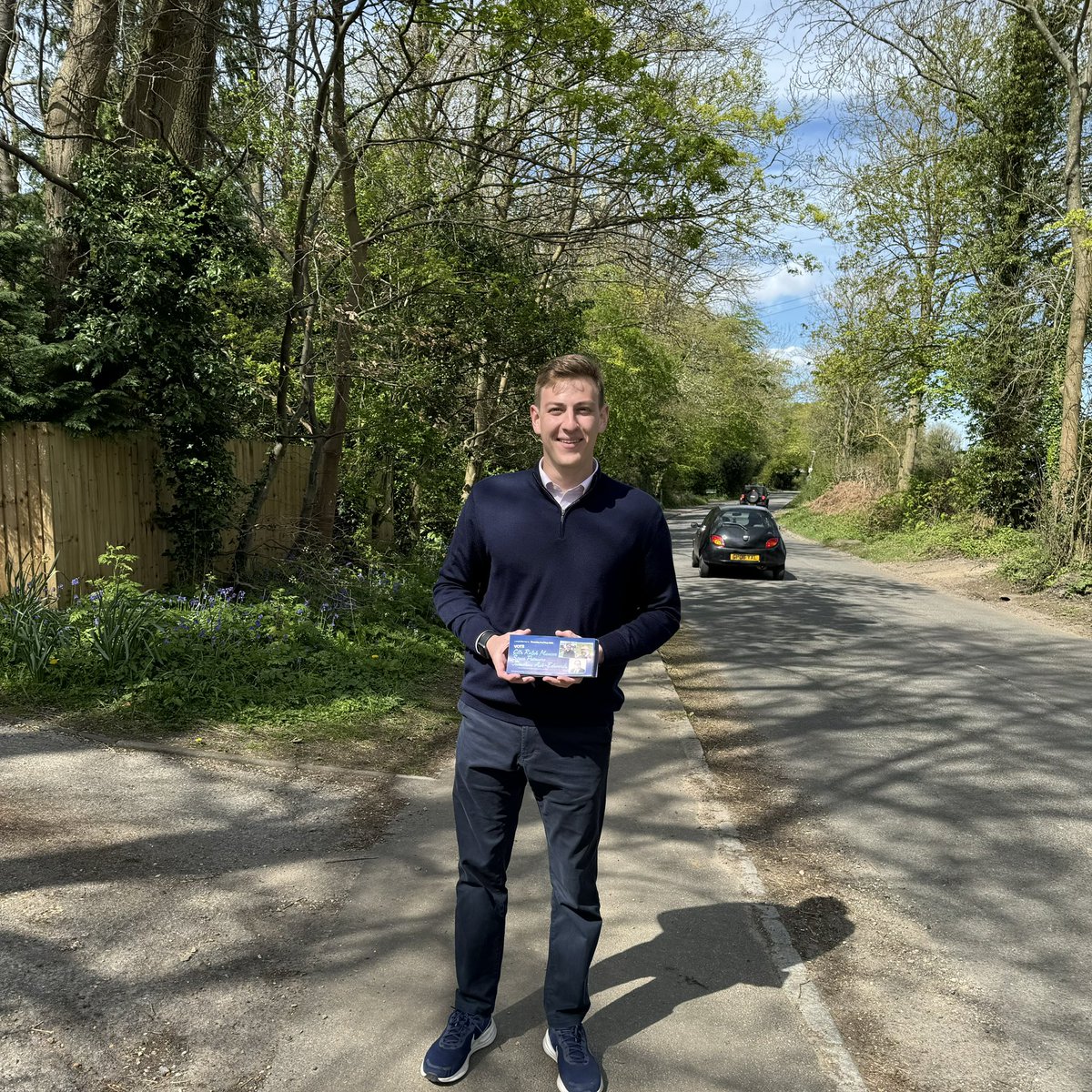 Great to be out speaking with residents in Blackmore End yesterday. With the Labour and Liberal Democrat Bin Cuts lots of people are questioning the relevance of @NorthHertsDC, particularly as it is cutting one of the only services it provides to rural communities such as ours.