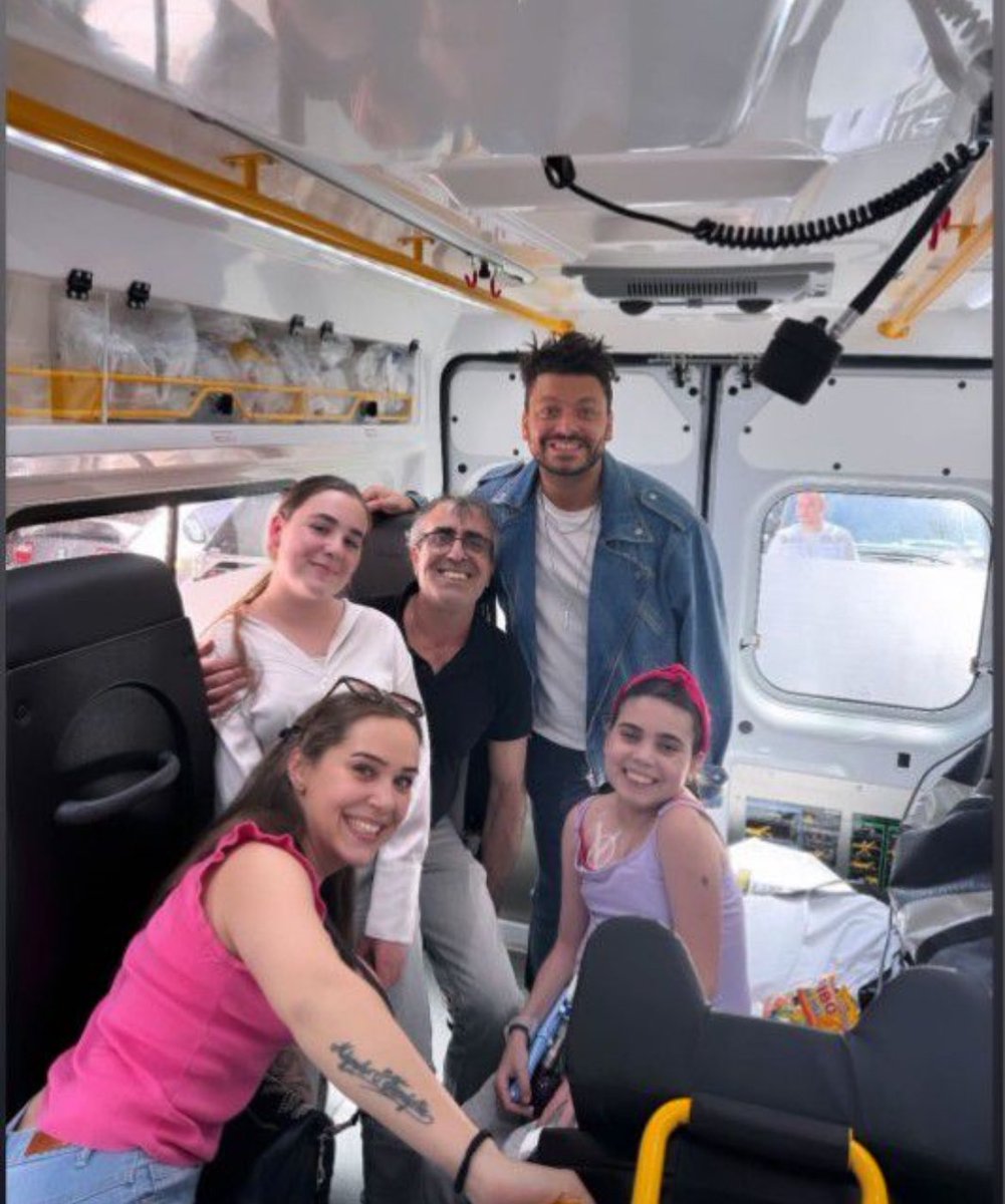 Nadir Tafer (@nadir_tafer) on Twitter photo Paola @unsouffle_pour_paola
attend 1 greffe sous 🫀artificiel. Sortie grâce à l’engagement d’1équipe <a href="/elise_langouet/">Elise Langouet</a> 💪 <a href="/Lesliensducoeur/">Les Liens Du Coeur</a> qui ont permis cette rencontre 🙏<a href="/kevadamsss/">Kev Adams</a>
<a href="/Alexis_Thomas_h/">Alexis THOMAS</a> <a href="/jbthambo/">JB Thambo</a> <a href="/Pascal_Amedro/">Pascal Amedro</a> <a href="/AnneMoulin33/">Moulin Anne</a> <a href="/Aouattara33/">Ouattara Alexandre</a> <a href="/RoubertieF/">roubertie francois</a> <a href="/modine_thomas/">thomas modine</a> Paola @unsouffle_pour_paola
attend 1 greffe sous 🫀artificiel. Sortie grâce à l’engagement d’1équipe <a href="/elise_langouet/">Elise Langouet</a> 💪 <a href="/Lesliensducoeur/">Les Liens Du Coeur</a> qui ont permis cette rencontre 🙏<a href="/kevadamsss/">Kev Adams</a>
<a href="/Alexis_Thomas_h/">Alexis THOMAS</a> <a href="/jbthambo/">JB Thambo</a> <a href="/Pascal_Amedro/">Pascal Amedro</a> <a href="/AnneMoulin33/">Moulin Anne</a> <a href="/Aouattara33/">Ouattara Alexandre</a> <a href="/RoubertieF/">roubertie francois</a> <a href="/modine_thomas/">thomas modine</a>