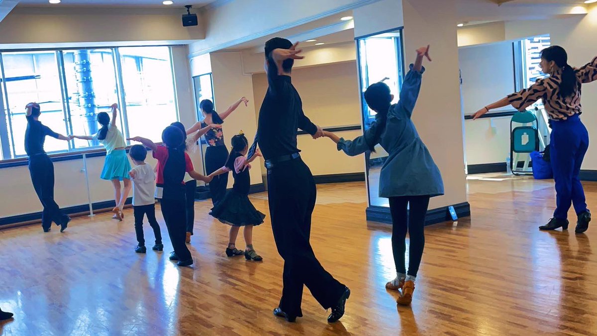 liberadance's tweet photo. ✨️JUNIOR class✨️

🕒 10:00〜11:20
 毎週 土曜日(Saturday) やってます！

とにかく楽しい！とにかく踊る！
ライバルでもあり、大切な仲間と、
いつも高め合いながら練習しています🔥

 #ジュニアクラス #社交ダンス #リベラダンス #小学生 #土曜日  #JUNIORclass #ballroomdance  #exciting https://t.co/Md8RbtTD7N