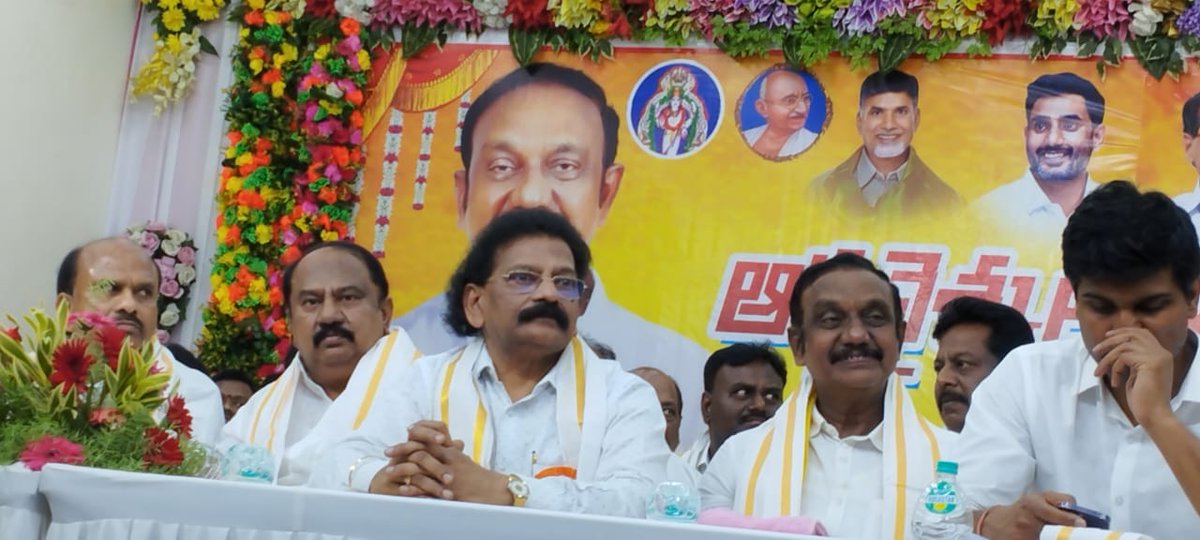 JilaniiSyed's tweet photo. నరసరావుపేటలో జరిగిన ఆర్యవైశ్యుల ఆత్మీయ సమావ��శంలో ఉమ్మడి అభ్యర్థులు @Dr_Chadalavada @SriKrishnaLavu గార్లతో కలిసి ఈ కార్యక్రమంలో పాల్గొనడం జరిగింది. 

#JanaSenaParty #TeluguDesamParty #JSPTDPBJPAlliance #JanaSenaNarasaraopet #JanaSenaNRT https://t.co/W3OUoWAtmV