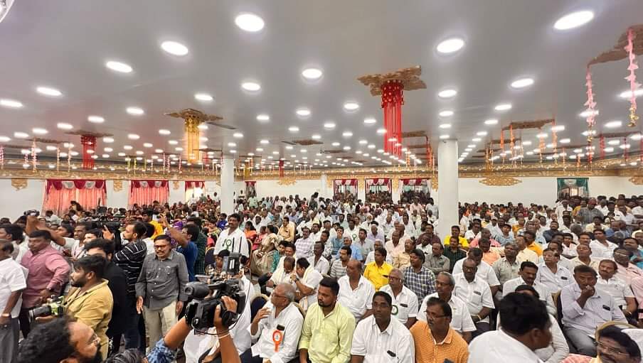 JilaniiSyed's tweet photo. నరసరావుపేటలో జరిగిన ఆర్యవైశ్యుల ఆత్మీయ సమావ��శంలో ఉమ్మడి అభ్యర్థులు @Dr_Chadalavada @SriKrishnaLavu గార్లతో కలిసి ఈ కార్యక్రమంలో పాల్గొనడం జరిగింది. 

#JanaSenaParty #TeluguDesamParty #JSPTDPBJPAlliance #JanaSenaNarasaraopet #JanaSenaNRT https://t.co/W3OUoWAtmV