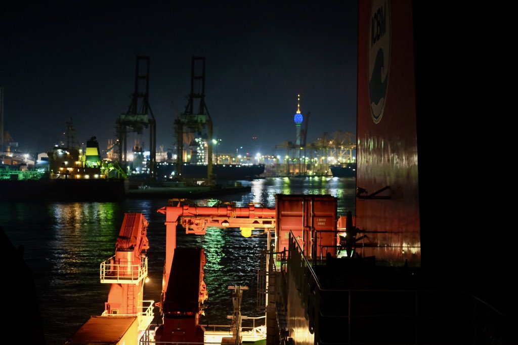 rielcarlo's tweet photo. Scientists from @GEOMAR_en @TROPOS_eu @UniSouthDenmark @unihh @ICBM_uol  @HereonHelmholtz 
are onboard the RV Sonne to investigate  the biogeochemical processes in the OMZ of the Bay of Bengal (BIOCAT-IIOE 2). Follow our cruise blog for updates: https://t.co/incH3rVjgy

 #so305 https://t.co/oz43oTUa0D