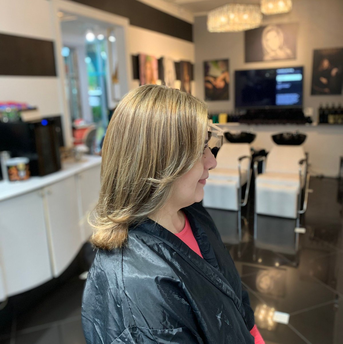 Lorena saw Ava for highlights, color and a haircut.  Gorgeous! 

#styliststhewoodlands #oribe #lavishthewoodlands #handtiedextensions #conroehairsalon #luxuryhair #houstonhairstylist #nbrextensions #wella #hairextensions #springhairstylist #htx #salonthewoodlands #houston